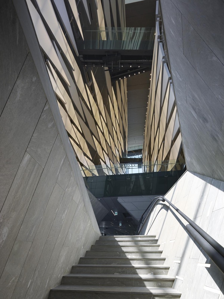 photo by roland halbe courtesy of morphosis architects.0020