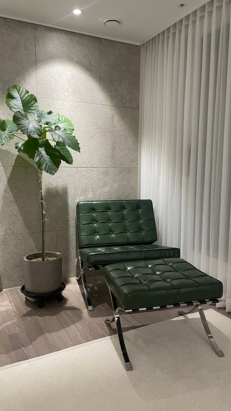 미스반데어로에의 바르셀로나 체어